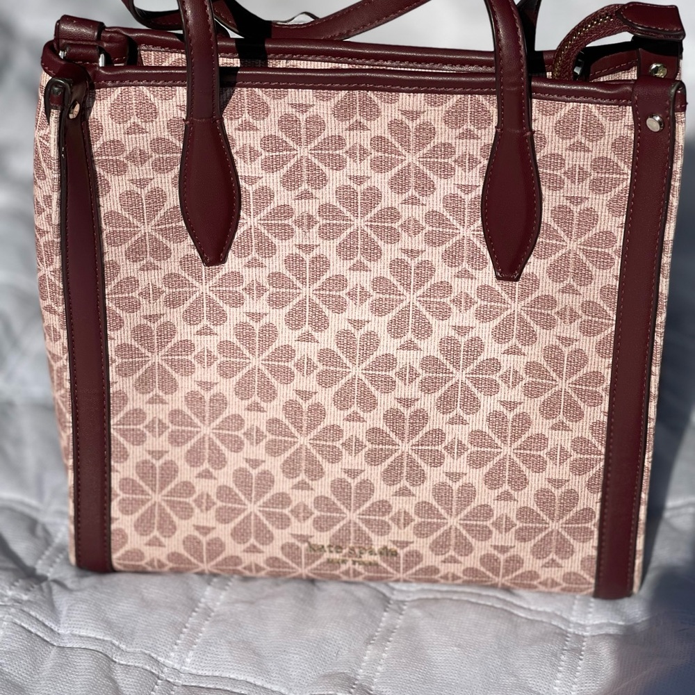 kate spade purse. Measurements shown in pictures. Some ware shown in pictures.